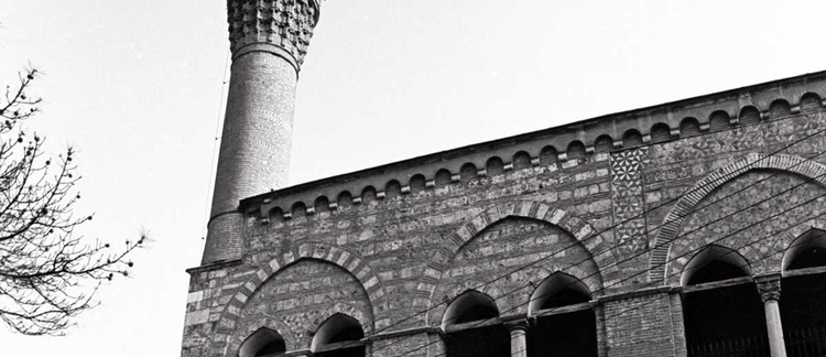 The Architectural Pedigree of İznik’s 14th-Century Green Mosque in Turkey
